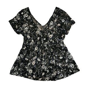 Torrid 0 (L-12) Black & White Floral Lace Top Short Sleeve V-Neck Sheer